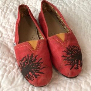 Limited Edition TOMS